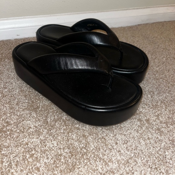 BALENCIAGA 
WOMEN'S RISE THONG SANDAL IN BLACK - Picture 2 of 7